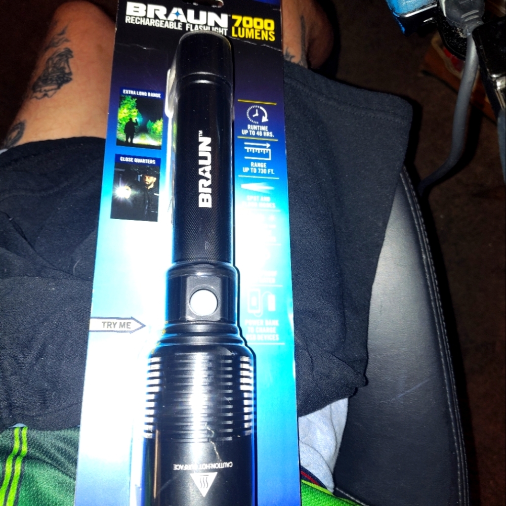 7000 lumen rechargeable flashlight